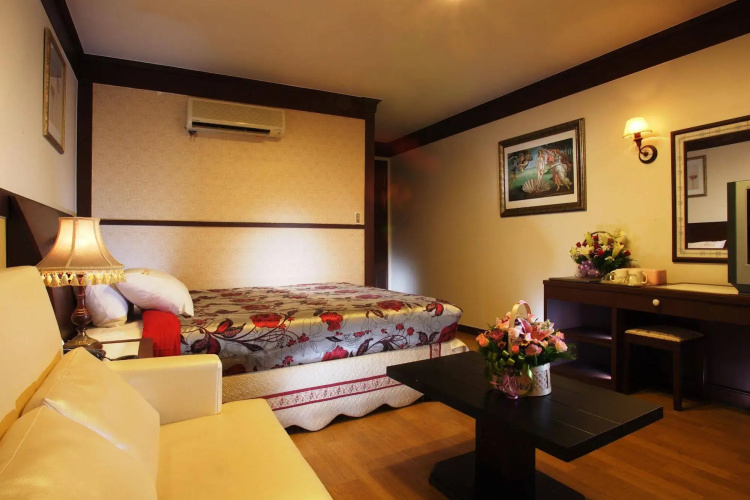 Brown Dot Hotel