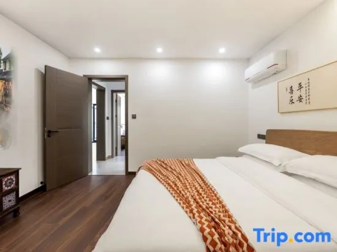 2 Bedrooms Suite with balcony and with river view