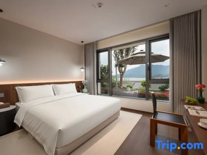 5 Bedrooms Villa with river view
