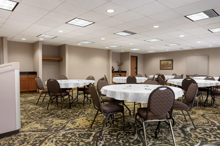 Baymont By Wyndham Greensboro/Coliseum photo 25