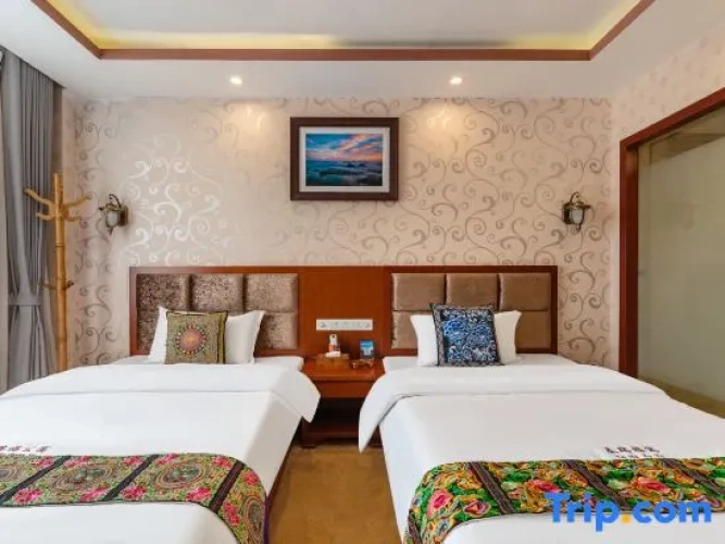 Standard Sextuple Family room