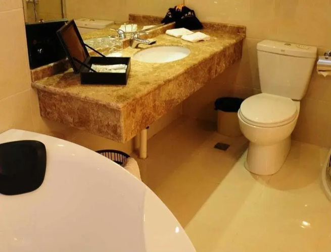 Baicaoyuan Hotel(南京百草园宾馆(草场门南艺二师地铁站店))