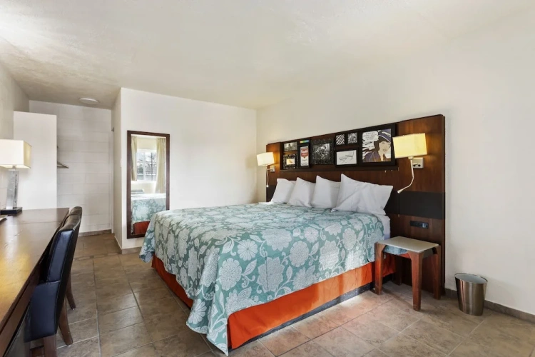 Economy room