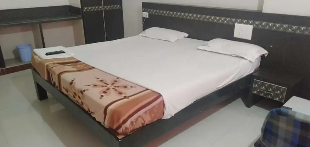 iROOMZ Hotel Ashoka
