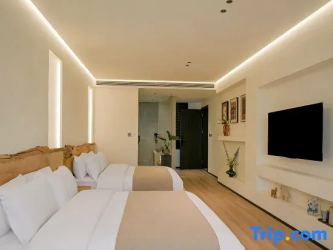 Standard Twin room with courtyard view