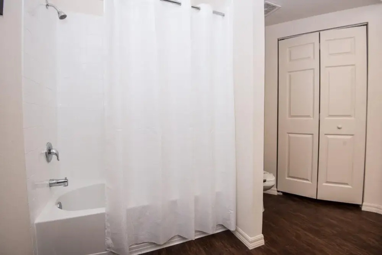 September Special at WL 3 Bed - 9-8972