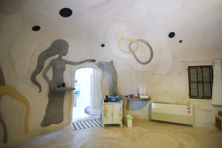 Naidee Sculptured Huts
