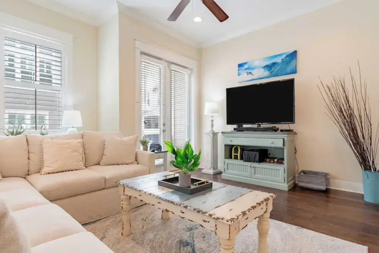 Emerald Gem by Avantstay Pool Access, 3mins to Beach!