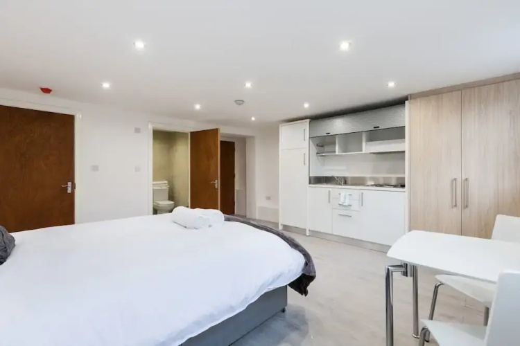 Spacious Studio Flat - Camberwell! 2a