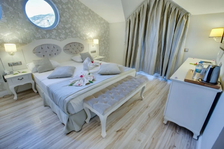 1 Bedroom Deluxe Double room with balcony