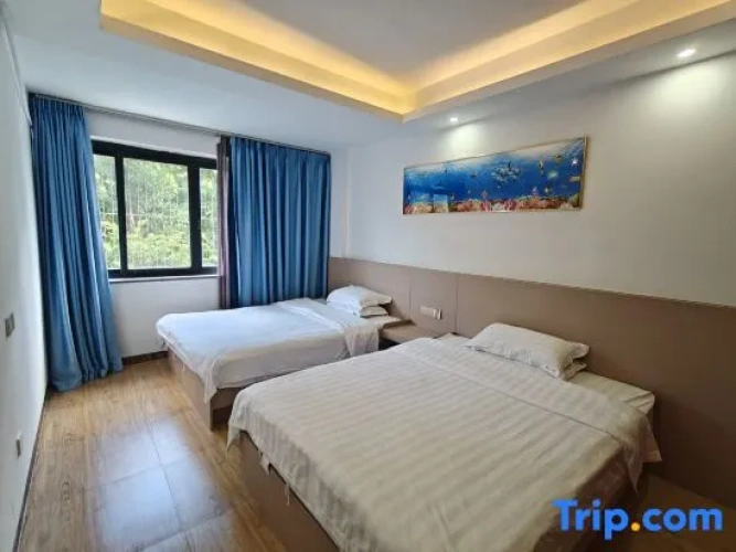 5 Bedrooms Villa