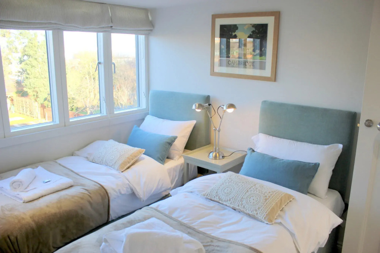 Peymans - The Luxurious Duplex Serviced Apartment