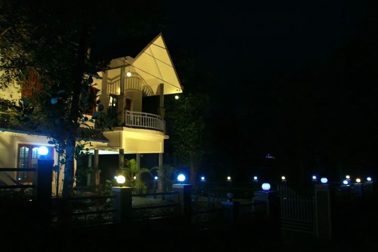 4 Bedrooms Villa with balcony