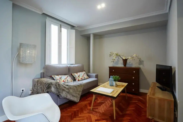 LEEWAYS APARTMENT V in ALCALÁ 99