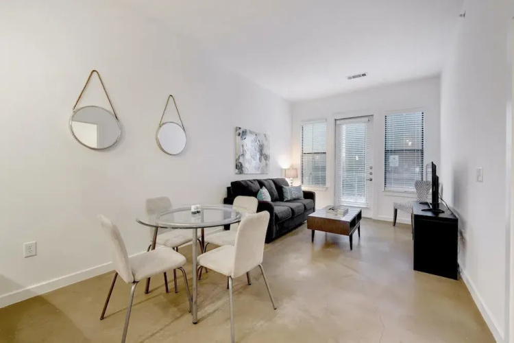 StayLo Luxury 1 Bedroom Apartment