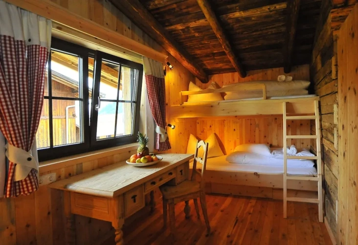 2 Bedrooms Apartment with mountain view