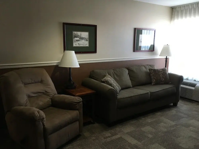 Boothill Inn And Suites