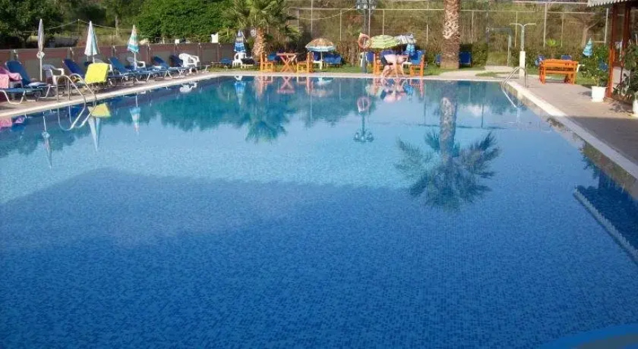 Thomas Bay Hotel