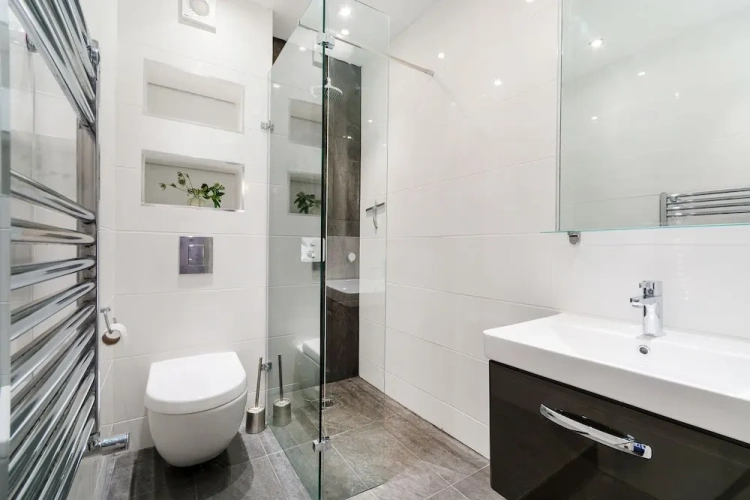 3 Bedrooms Apartment