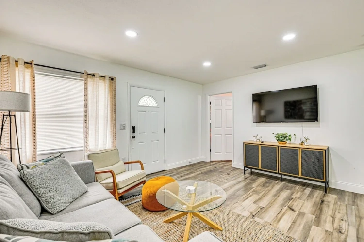 4 Bedrooms Cottage