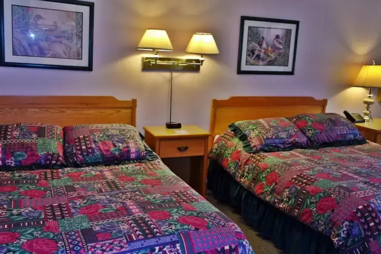 Colonial 900 Motel