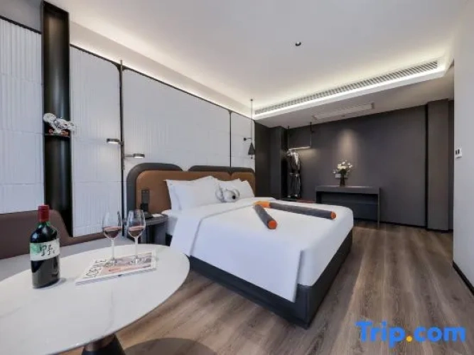 Standard Twin Family room with city view