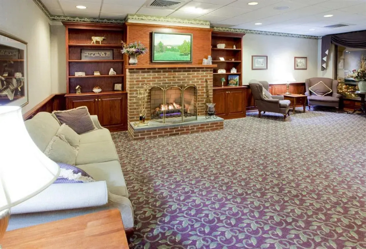 Round Hill Inn