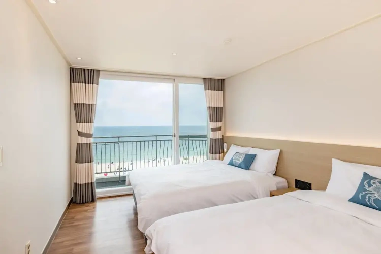 Deluxe room with balcony and with ocean view