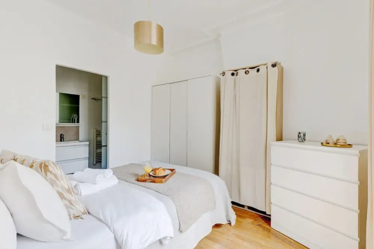 Elegant 1BR Steps to Marais & Louvre