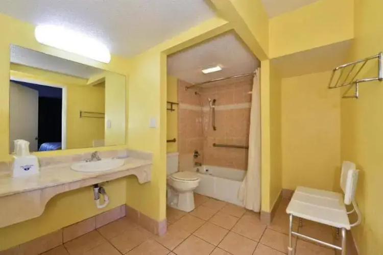 Econo Lodge Space Center