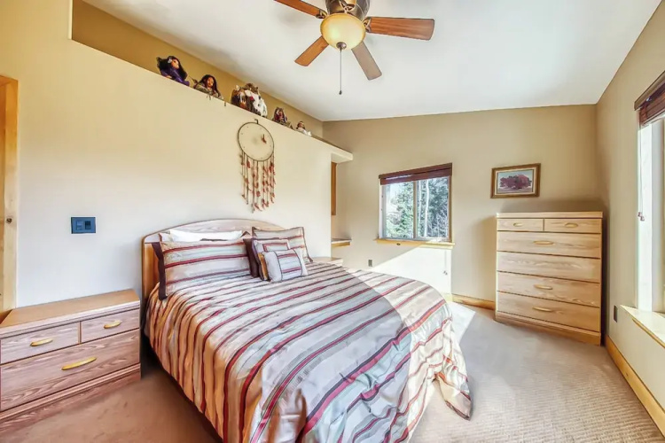 Cozy 4BR Mountain View Fireplace Deck
