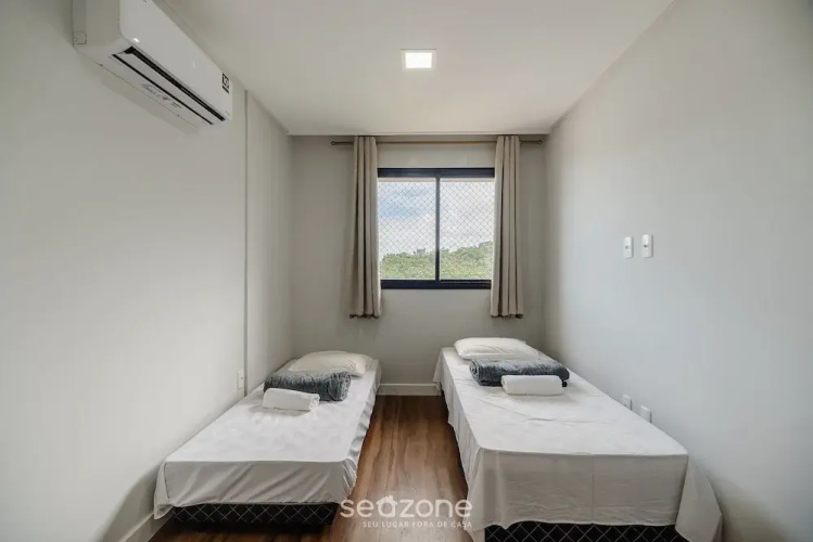 2BR apt w/ BBQ 750m From Beach Rvn2003