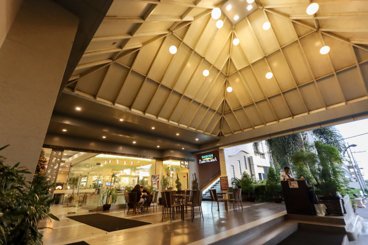 Paseo Premiere HotelOver view