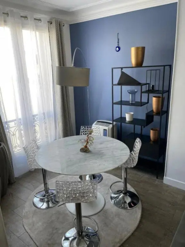 Beautiful Lincoln Apartment