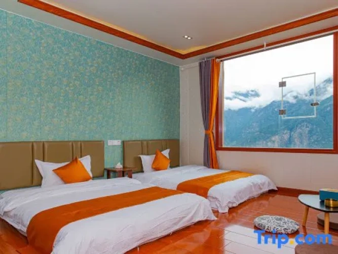 Standard Twin room with sunrise view