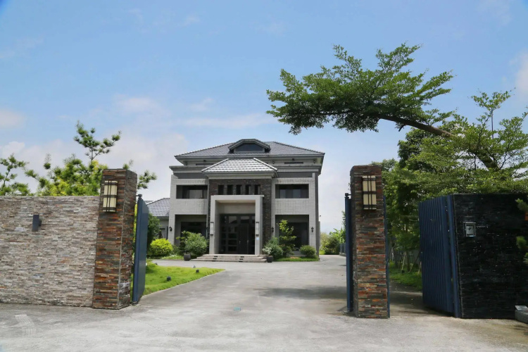 Spring Four Season Resort