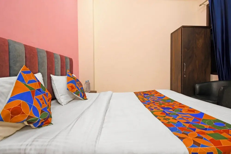 Fabhotel Insight Inn