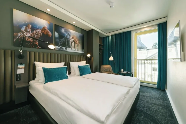 Standard room with view