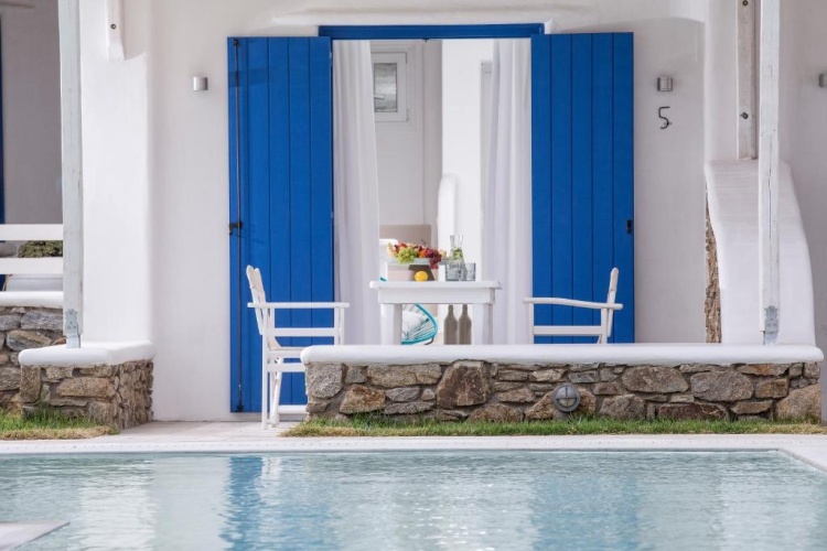 2 Bedrooms Villa
