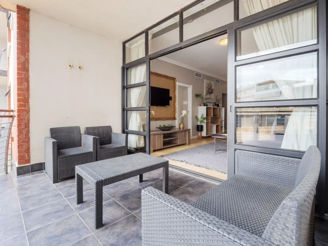 2 Bedrooms Apartment