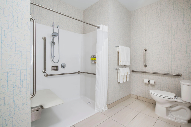 Holiday Inn Express & Suites Kelowna - East photo 10
