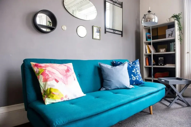 Bright And Central Flat, Directly Facing The Usher Hall