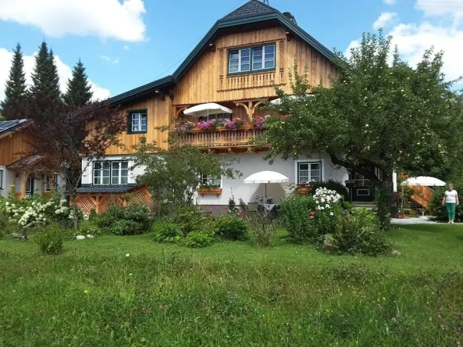 2 Bedrooms Comfort room with garden view