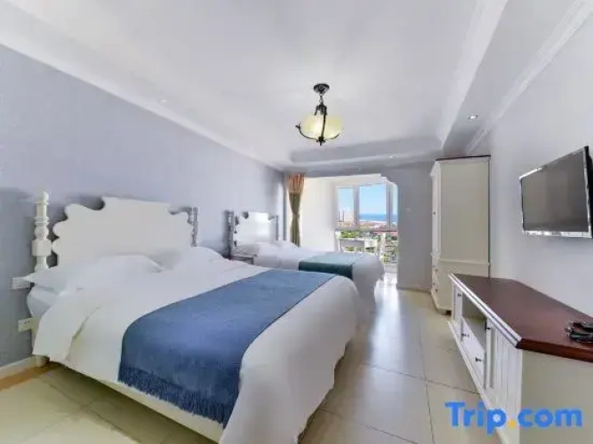 Standard Quadruple Family room with partial sea view