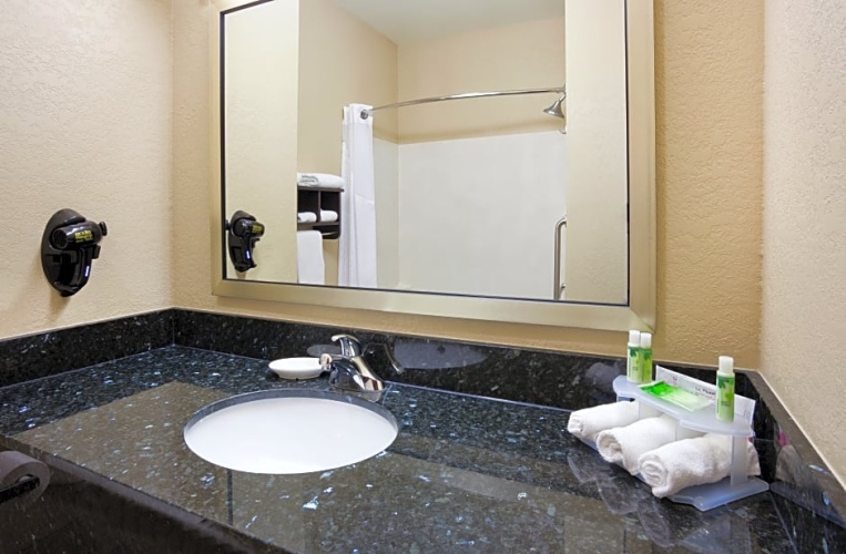 2 Bedrooms Sextuple Suite