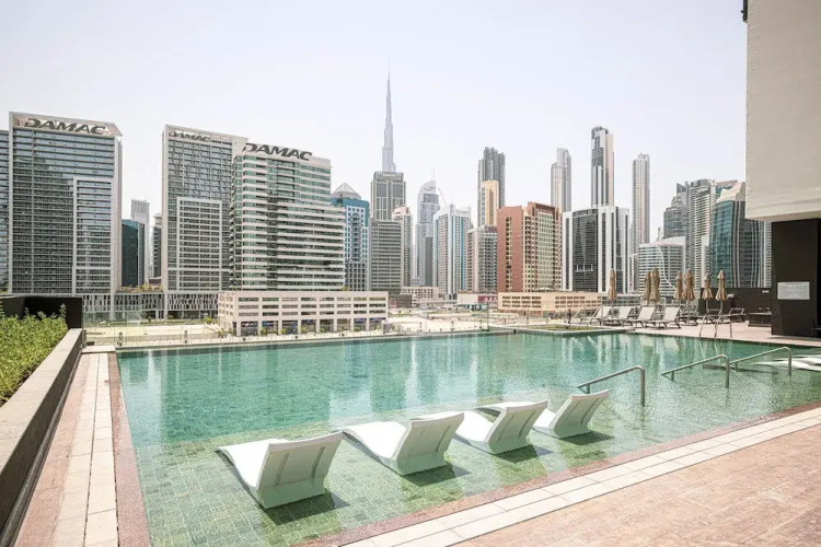 Waves - Urban Retreat Waterfront Elegance at 15 Northside
