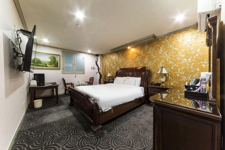 Deluxe Suite