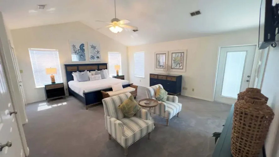 Tranquil Turquoise Retreat