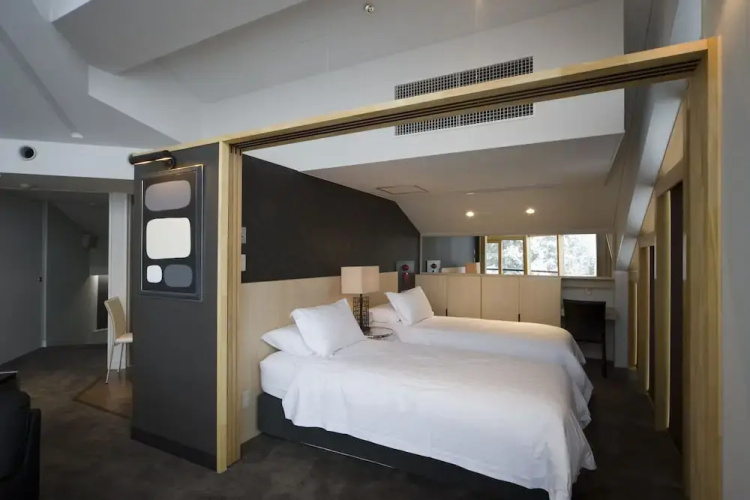 The Ridge Hotel & Apartments