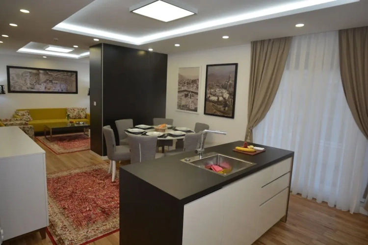 3 Bedrooms Luxury Apartment